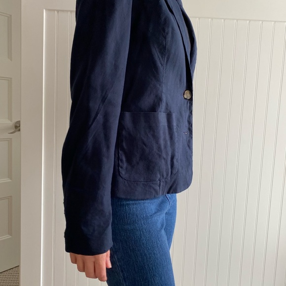 Tahari Navy blue blazer. Outer shell is linen. Only worn a few times. M - Picture 3 of 5